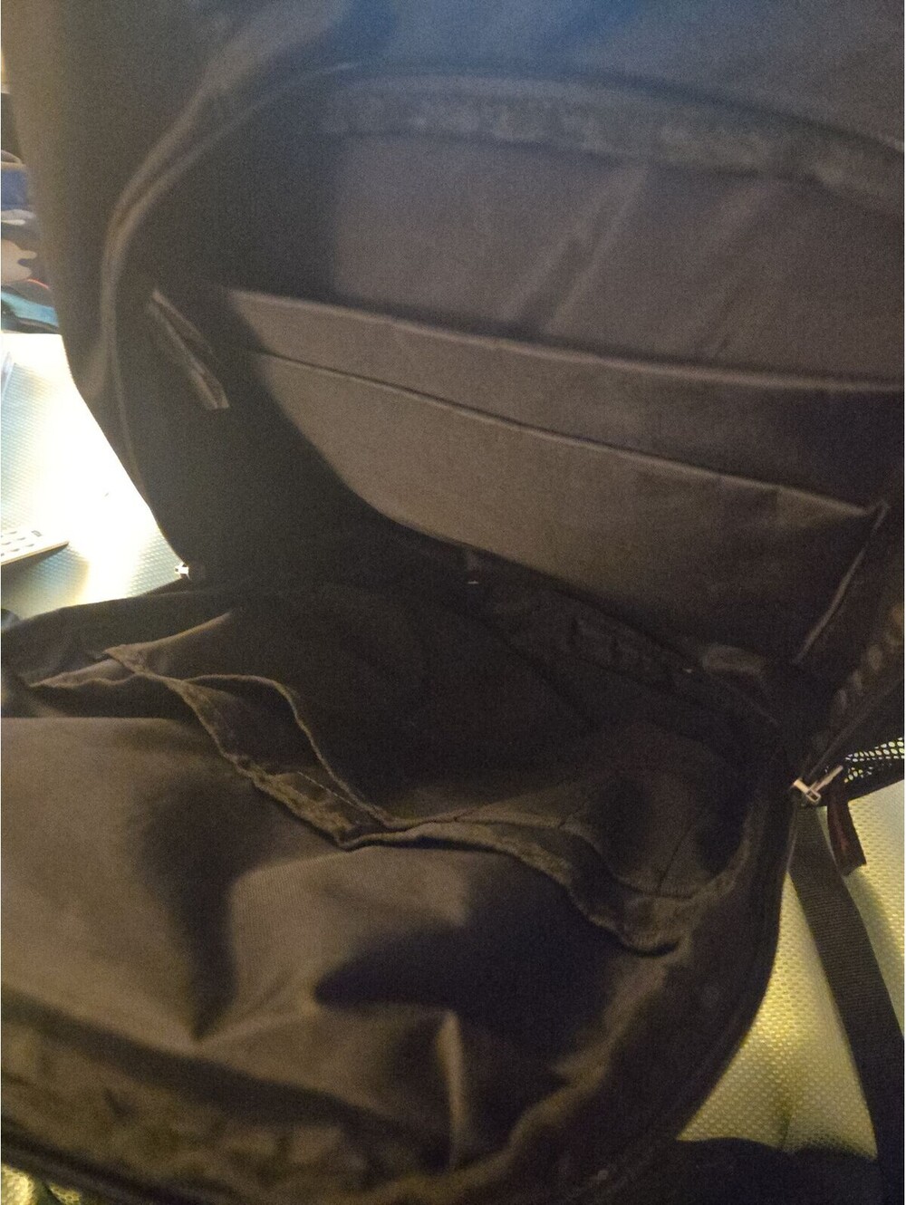 Oakley Enduro 2.0 20L Backpack Black/Heather Grey - Picture 3 of 6